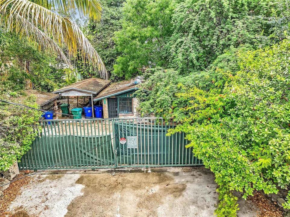 For Sale: $3,100,000 (4 beds, 2 baths, 2056 Square Feet)