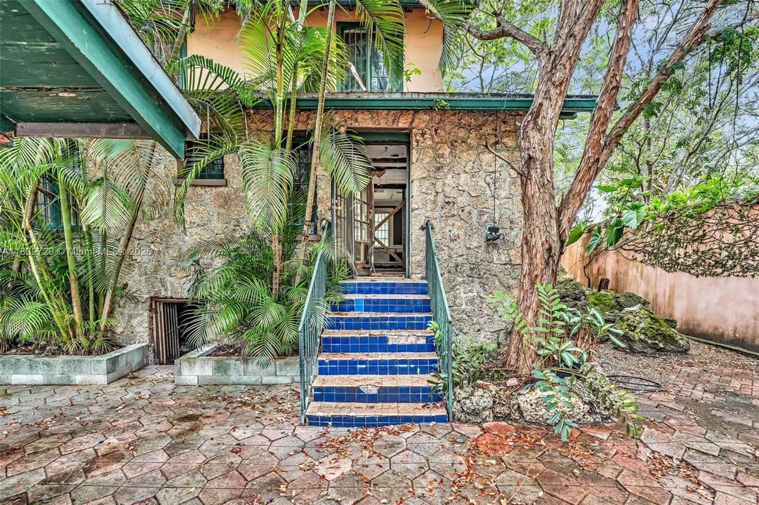 For Sale: $3,100,000 (4 beds, 2 baths, 2056 Square Feet)