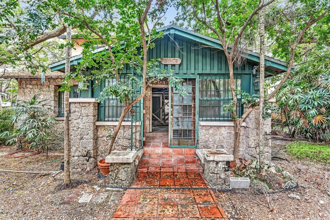 For Sale: $3,100,000 (4 beds, 2 baths, 2056 Square Feet)