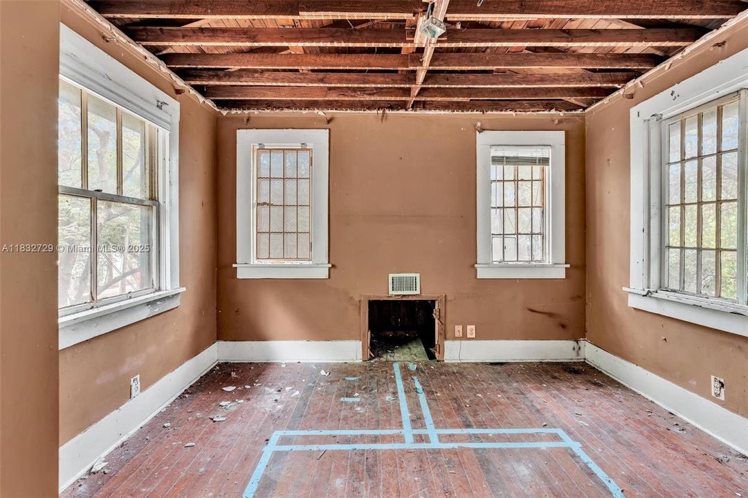 For Sale: $3,100,000 (4 beds, 2 baths, 2056 Square Feet)