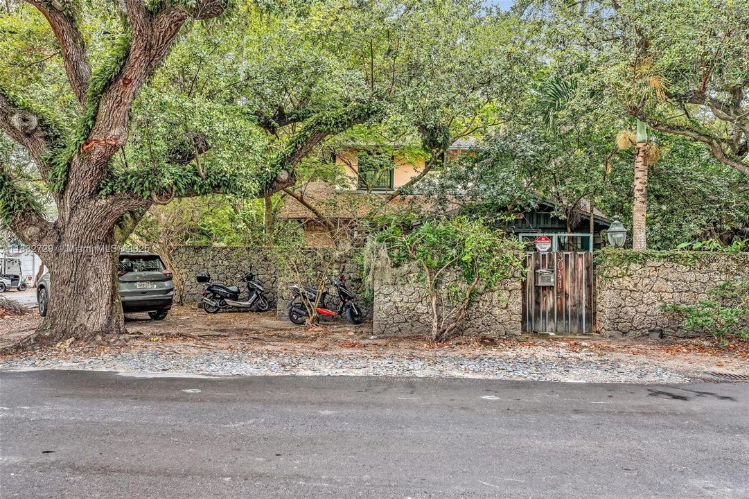 For Sale: $3,100,000 (4 beds, 2 baths, 2056 Square Feet)