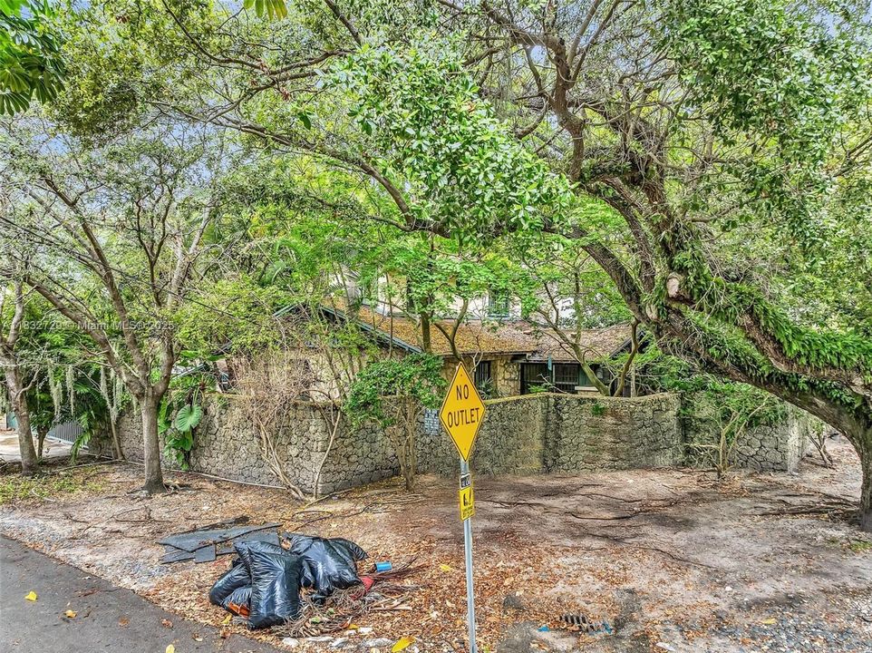 For Sale: $3,100,000 (4 beds, 2 baths, 2056 Square Feet)