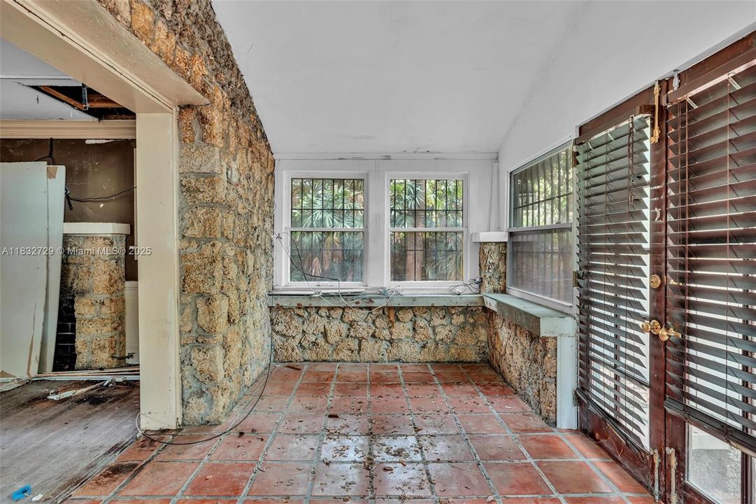 For Sale: $3,100,000 (4 beds, 2 baths, 2056 Square Feet)