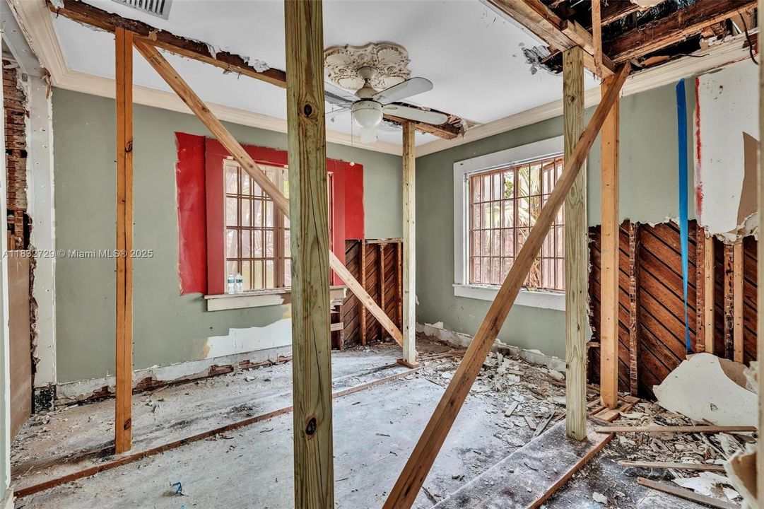 For Sale: $3,100,000 (4 beds, 2 baths, 2056 Square Feet)