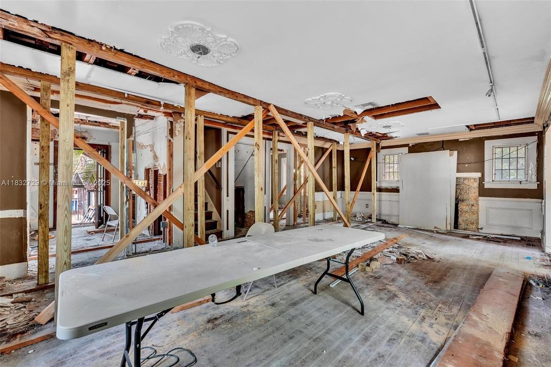 For Sale: $3,100,000 (4 beds, 2 baths, 2056 Square Feet)