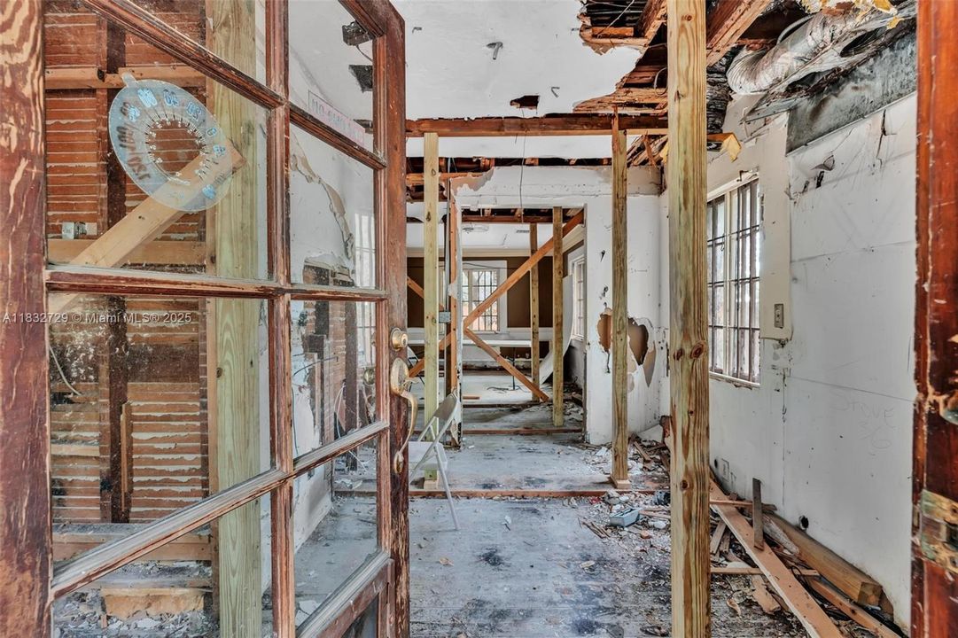 For Sale: $3,100,000 (4 beds, 2 baths, 2056 Square Feet)