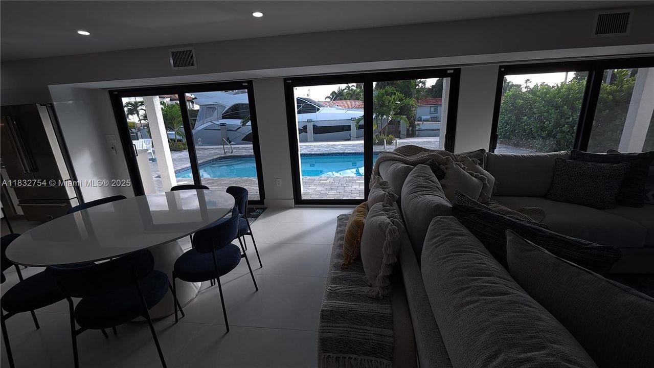 В аренду: $20,000 (4 спален, 4 ванн, 2412 Квадратных фут)