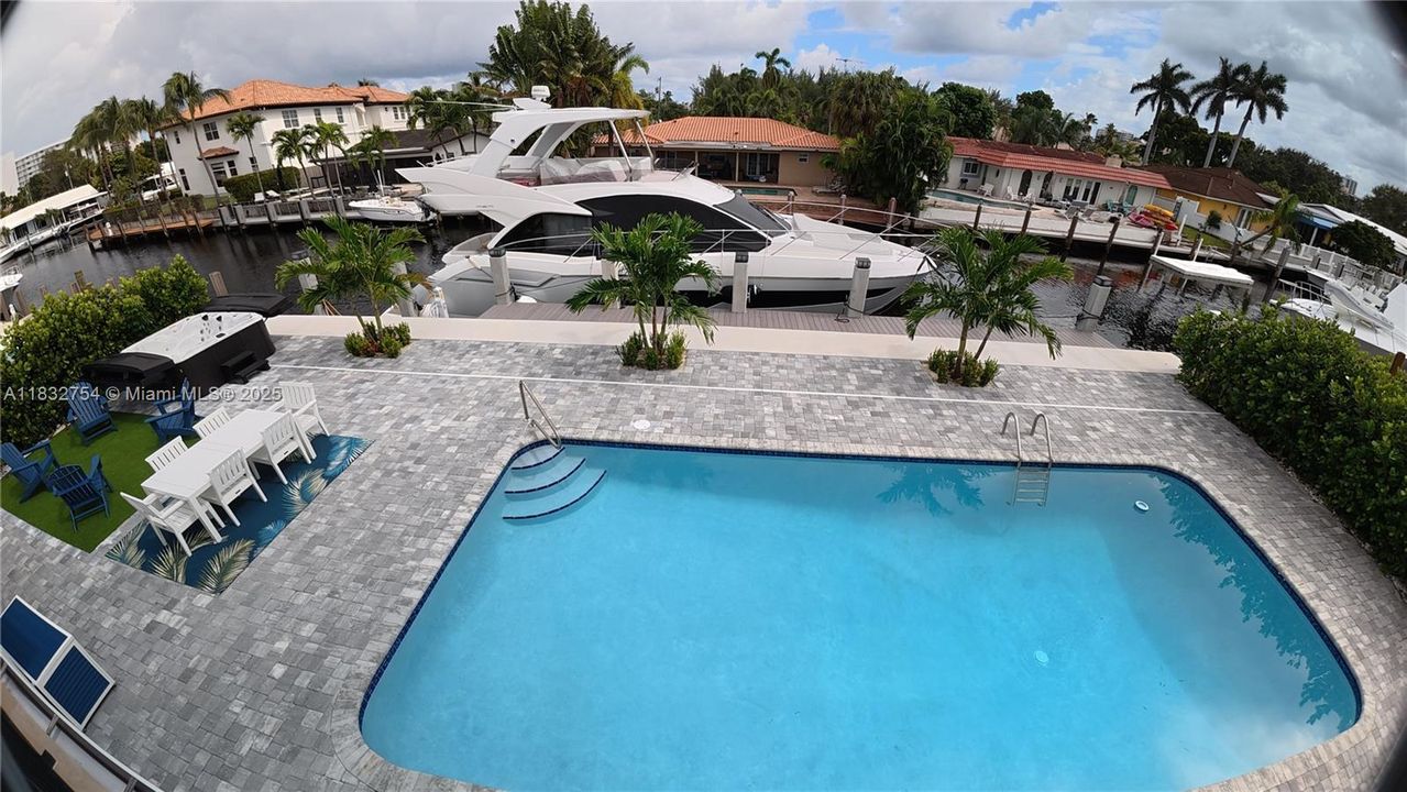 В аренду: $20,000 (4 спален, 4 ванн, 2412 Квадратных фут)