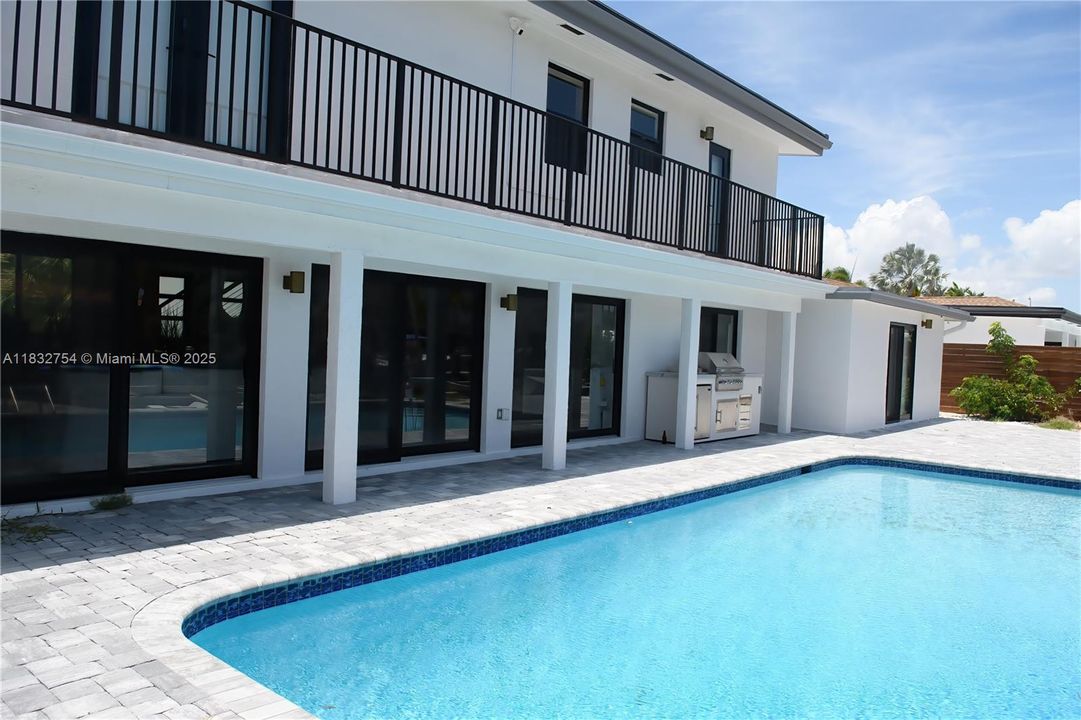 В аренду: $20,000 (4 спален, 4 ванн, 2412 Квадратных фут)