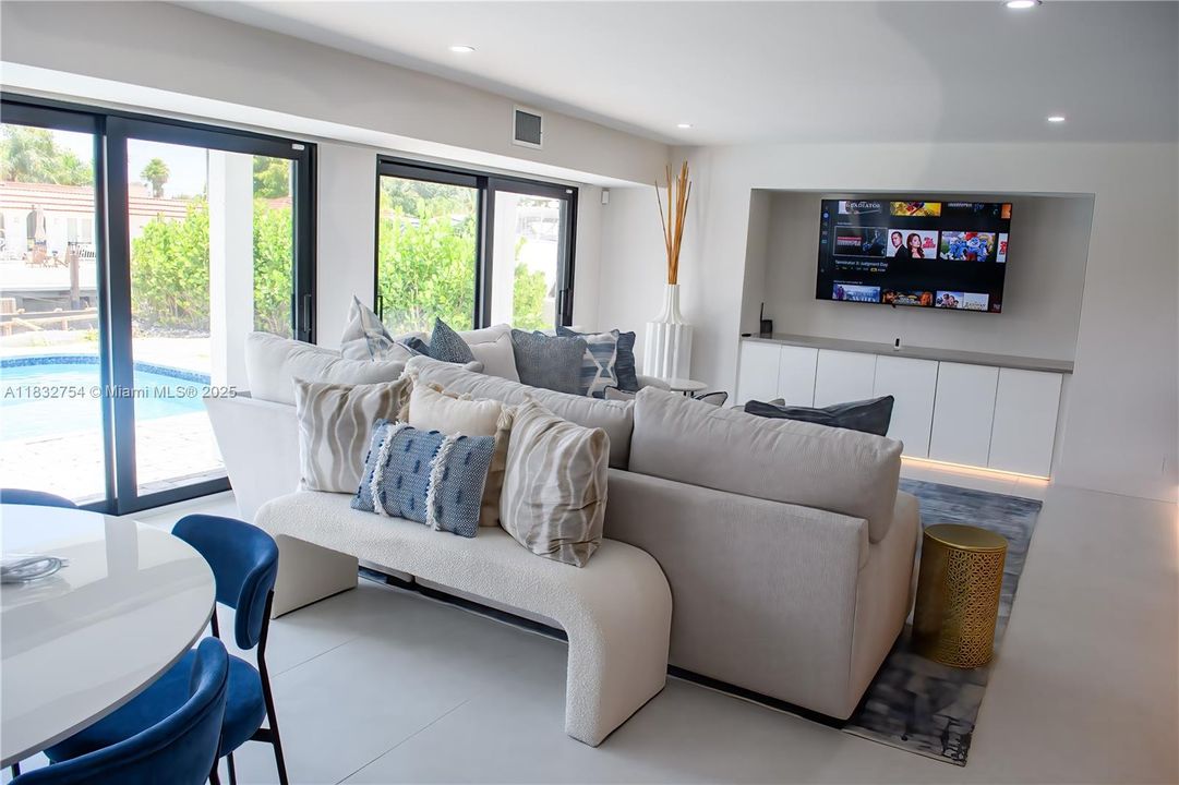 В аренду: $20,000 (4 спален, 4 ванн, 2412 Квадратных фут)