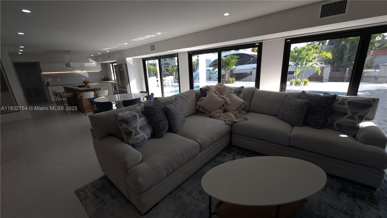 В аренду: $20,000 (4 спален, 4 ванн, 2412 Квадратных фут)