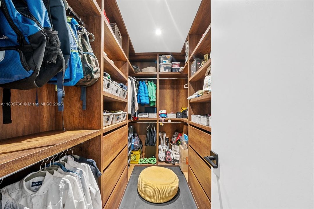 En Venta: $7,500,000 (4 camas, 3 baños, 3180 Pies cuadrados)