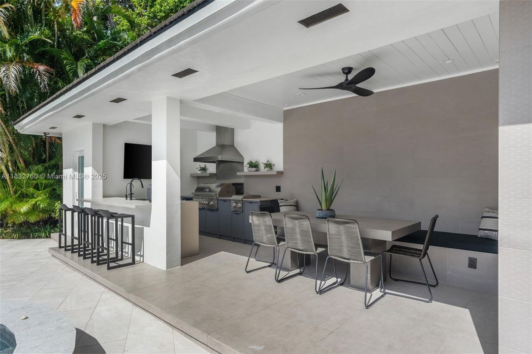 En Venta: $7,500,000 (4 camas, 3 baños, 3180 Pies cuadrados)