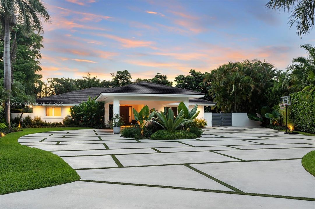 En Venta: $7,500,000 (4 camas, 3 baños, 3180 Pies cuadrados)