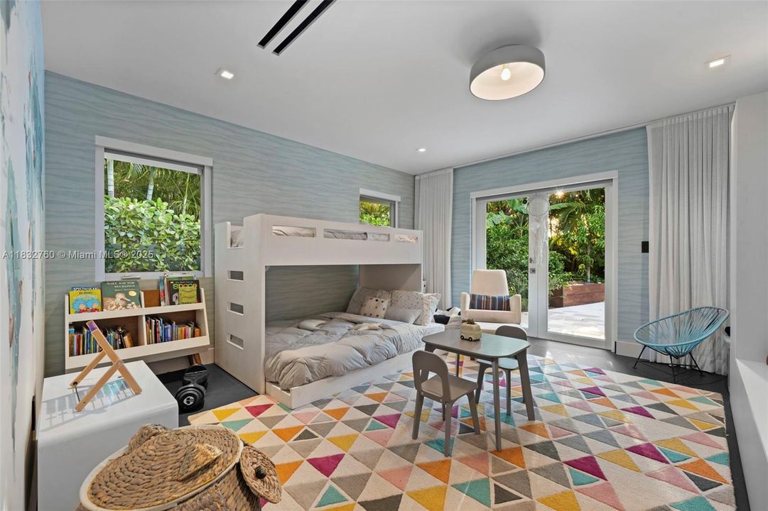 En Venta: $7,500,000 (4 camas, 3 baños, 3180 Pies cuadrados)