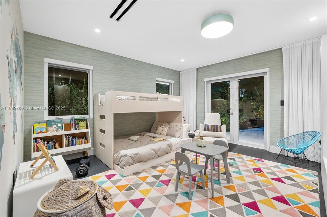 En Venta: $7,500,000 (4 camas, 3 baños, 3180 Pies cuadrados)