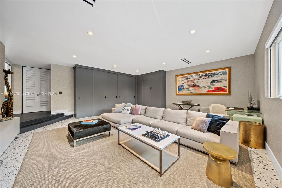 En Venta: $7,500,000 (4 camas, 3 baños, 3180 Pies cuadrados)