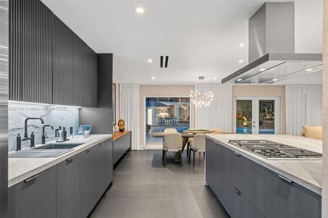 En Venta: $7,500,000 (4 camas, 3 baños, 3180 Pies cuadrados)