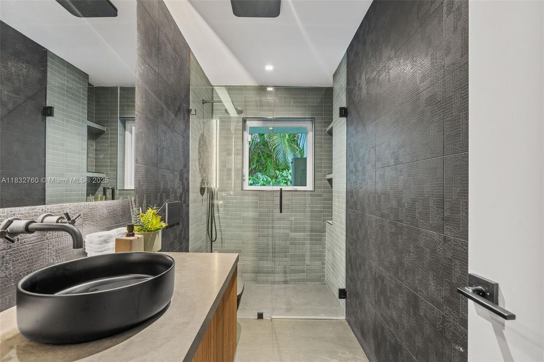 En Venta: $7,500,000 (4 camas, 3 baños, 3180 Pies cuadrados)