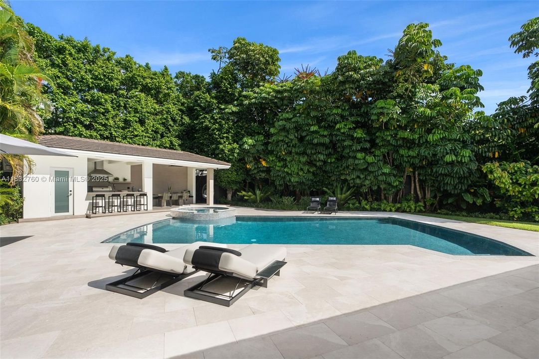 En Venta: $7,500,000 (4 camas, 3 baños, 3180 Pies cuadrados)