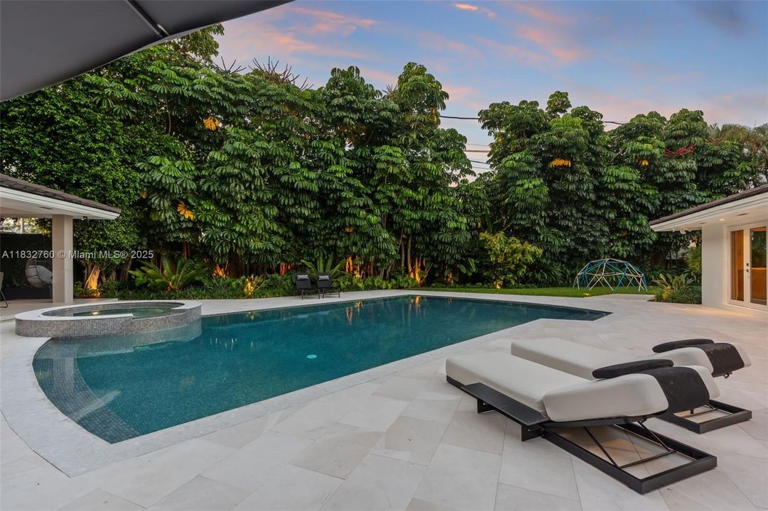 En Venta: $7,500,000 (4 camas, 3 baños, 3180 Pies cuadrados)