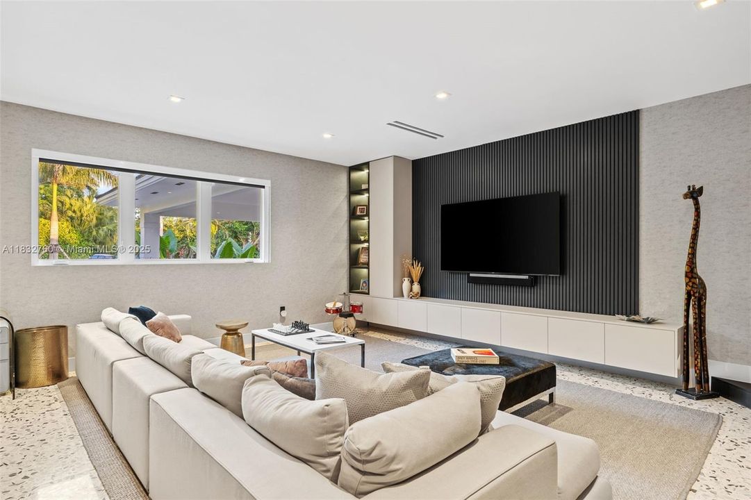 En Venta: $7,500,000 (4 camas, 3 baños, 3180 Pies cuadrados)