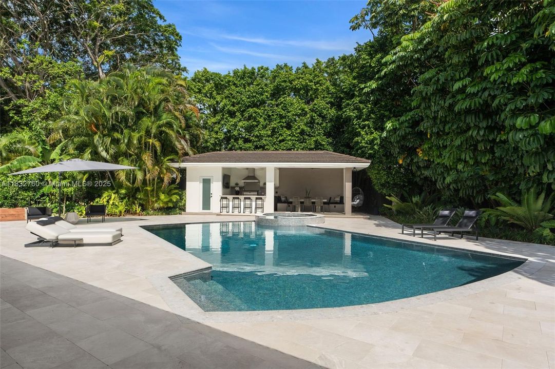 En Venta: $7,500,000 (4 camas, 3 baños, 3180 Pies cuadrados)