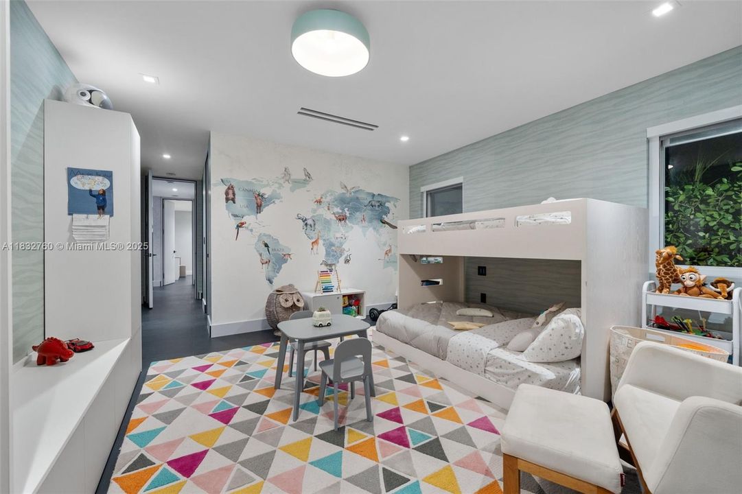 En Venta: $7,500,000 (4 camas, 3 baños, 3180 Pies cuadrados)