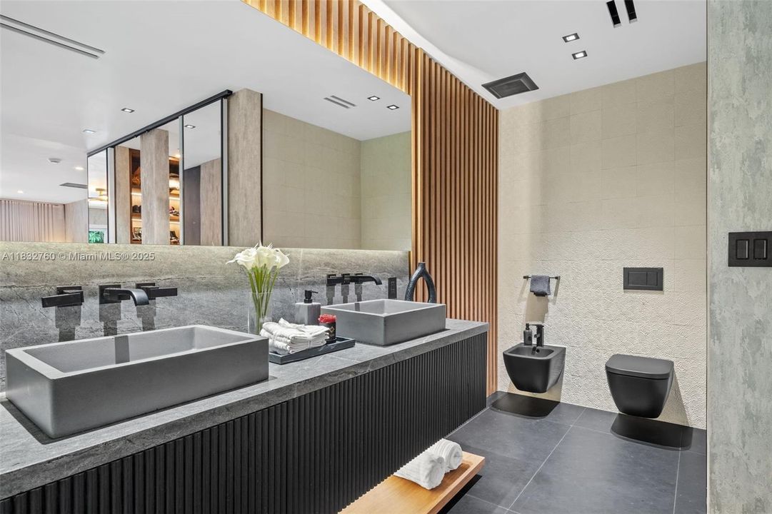 En Venta: $7,500,000 (4 camas, 3 baños, 3180 Pies cuadrados)