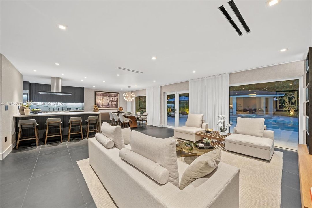 En Venta: $7,500,000 (4 camas, 3 baños, 3180 Pies cuadrados)