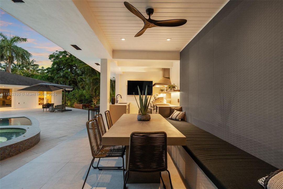 En Venta: $7,500,000 (4 camas, 3 baños, 3180 Pies cuadrados)