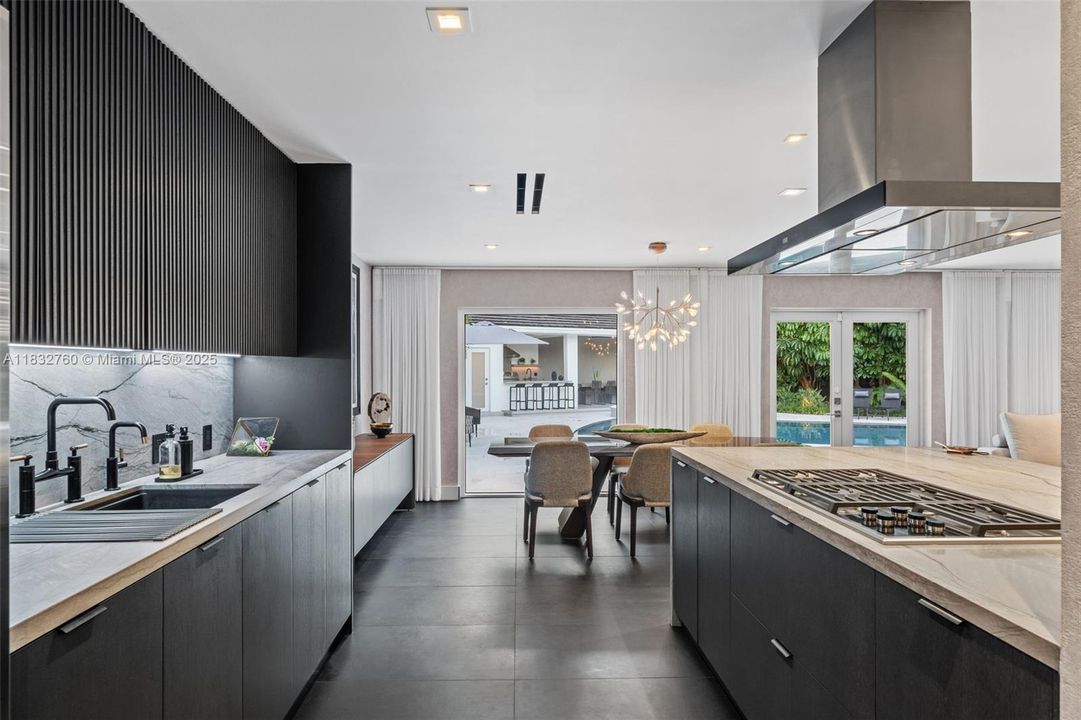 En Venta: $7,500,000 (4 camas, 3 baños, 3180 Pies cuadrados)