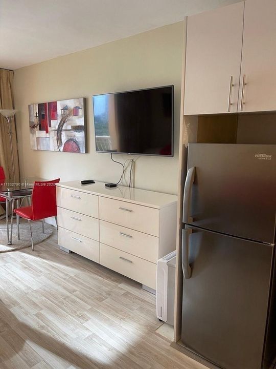 На продажу: $140,000 (0 спален, 1 ванн, 360 Квадратных фут)