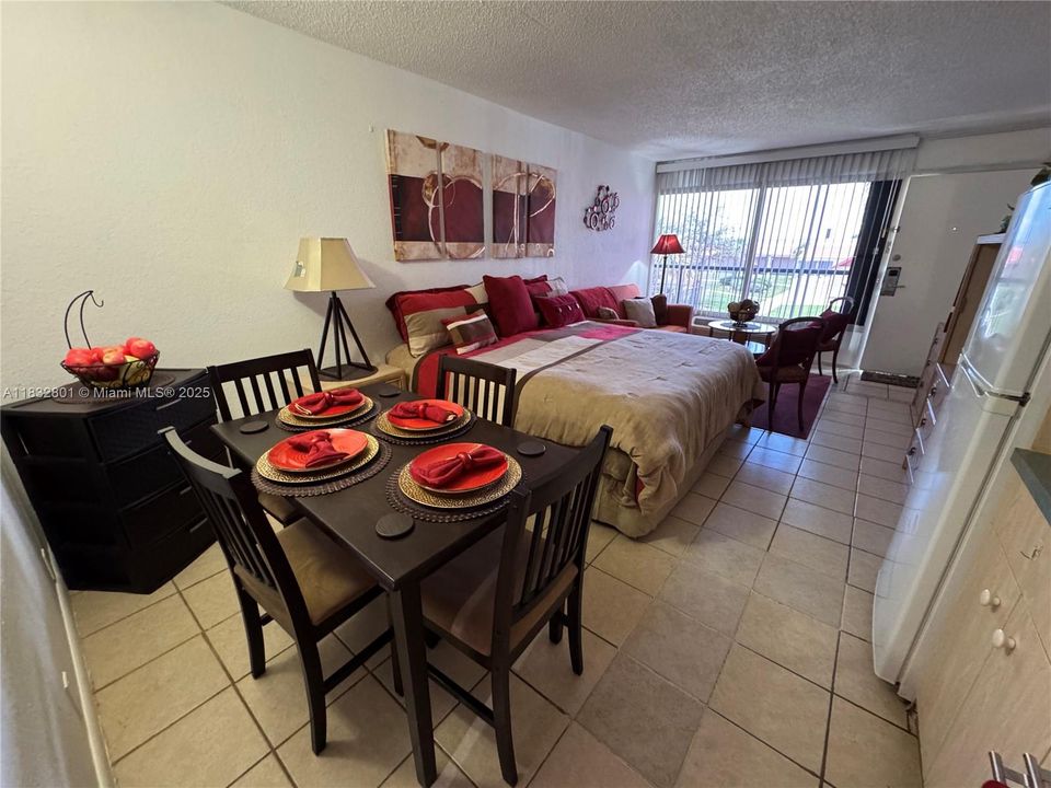 На продажу: $64,000 (1 спален, 1 ванн, 300 Квадратных фут)