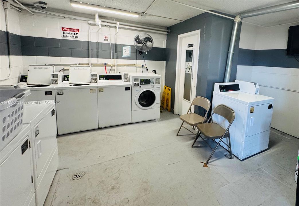 На продажу: $64,000 (1 спален, 1 ванн, 300 Квадратных фут)