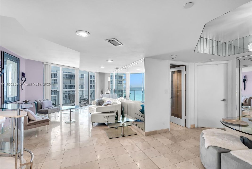 For Rent: $4,300 (1 beds, 2 baths, 1260 Square Feet)