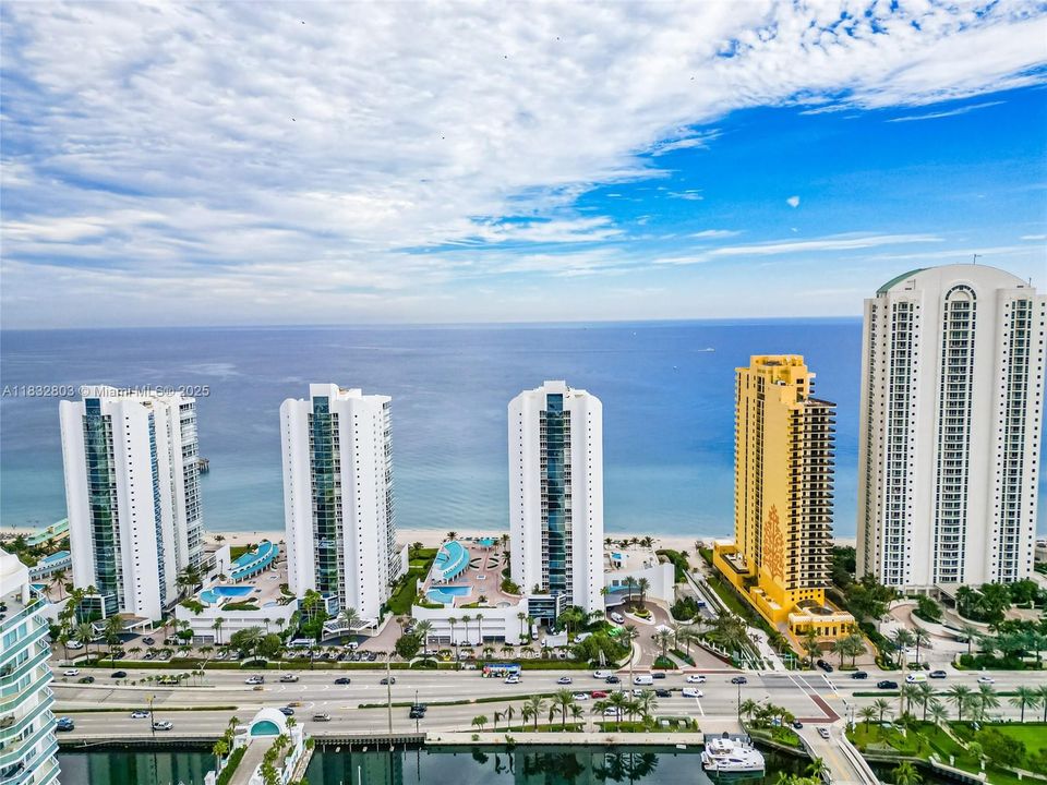 For Rent: $4,300 (1 beds, 2 baths, 1260 Square Feet)