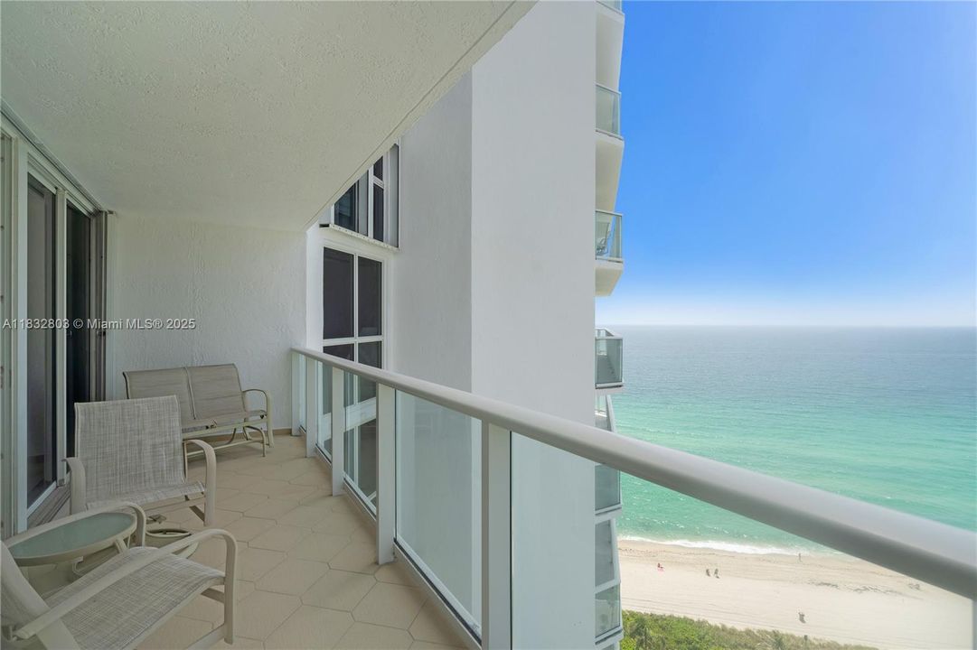 For Rent: $4,300 (1 beds, 2 baths, 1260 Square Feet)