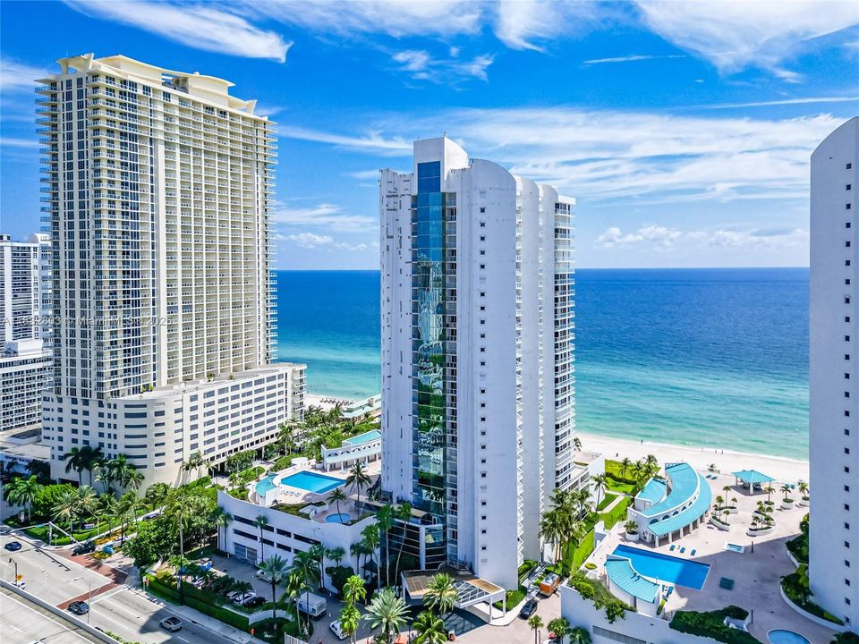 For Rent: $4,300 (1 beds, 2 baths, 1260 Square Feet)