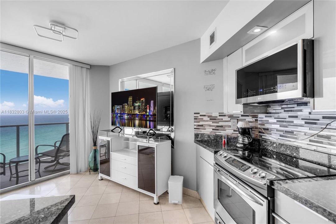 For Rent: $4,300 (1 beds, 2 baths, 1260 Square Feet)
