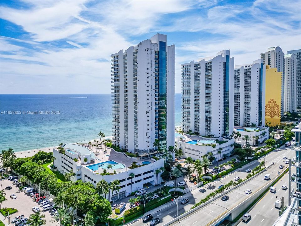 For Rent: $4,300 (1 beds, 2 baths, 1260 Square Feet)