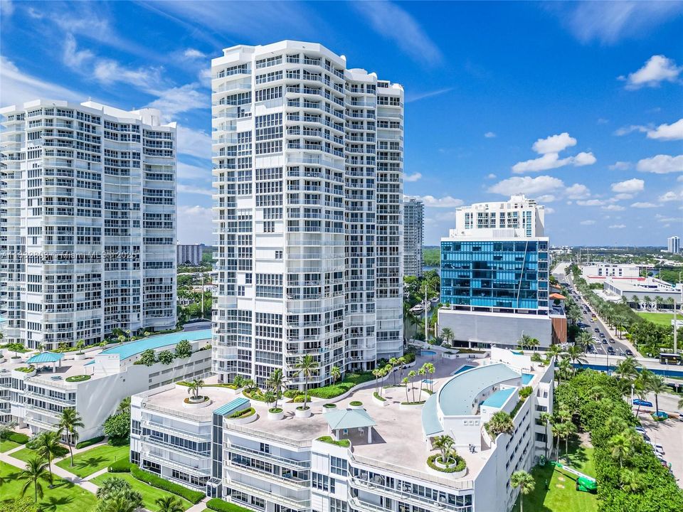 For Rent: $4,300 (1 beds, 2 baths, 1260 Square Feet)