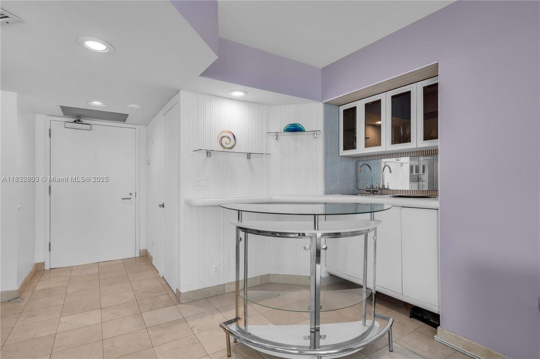 For Rent: $4,300 (1 beds, 2 baths, 1260 Square Feet)