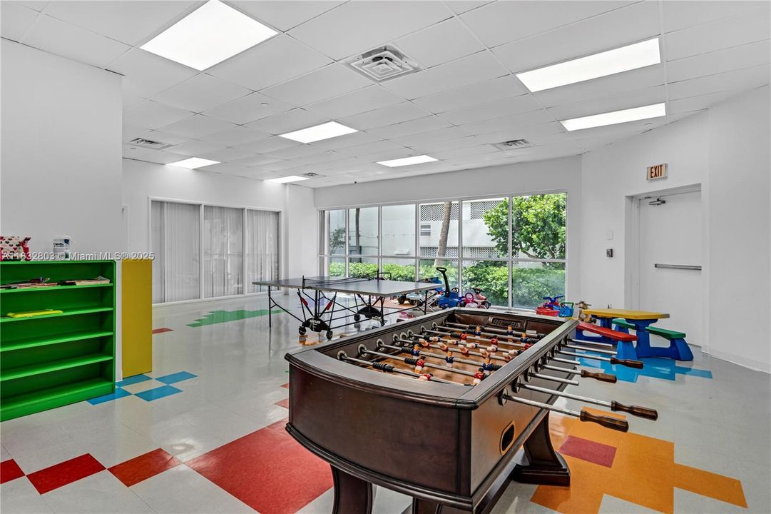 For Rent: $4,300 (1 beds, 2 baths, 1260 Square Feet)