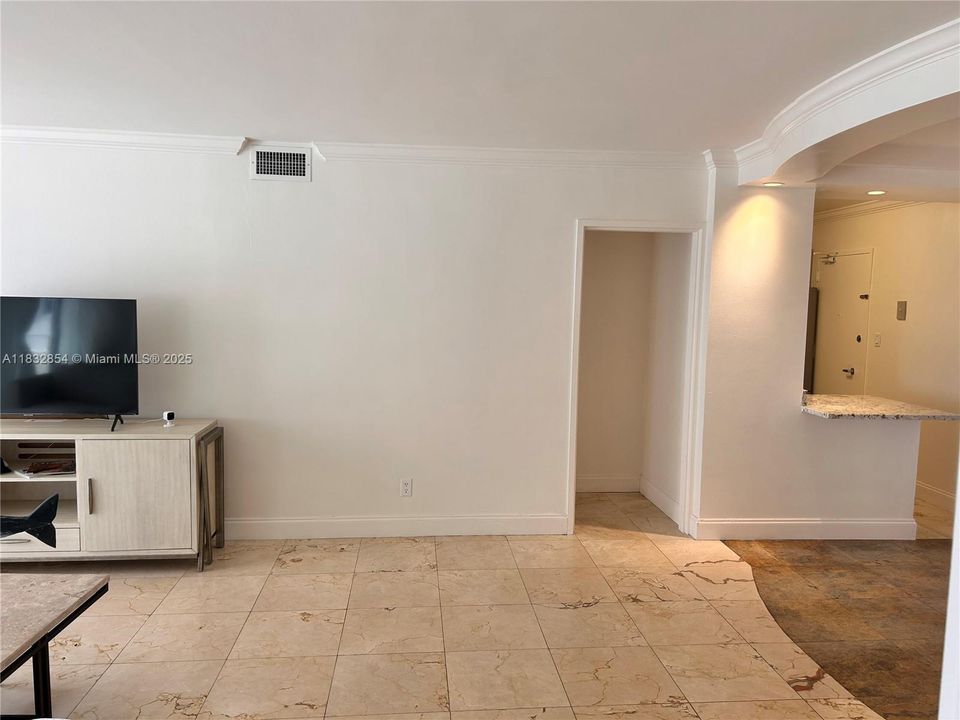 Недавно продано: $540,000 (2 спален, 2 ванн, 1030 Квадратных фут)