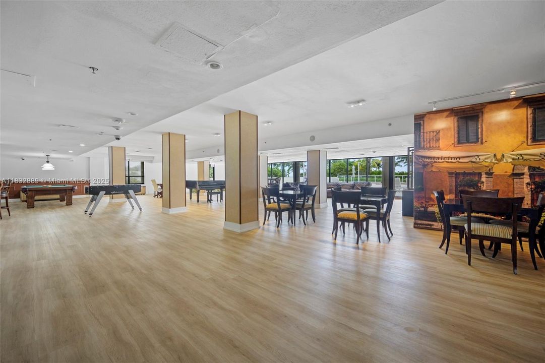 待售: $450,000 (1 贝兹, 1 浴室, 1008 平方英尺)