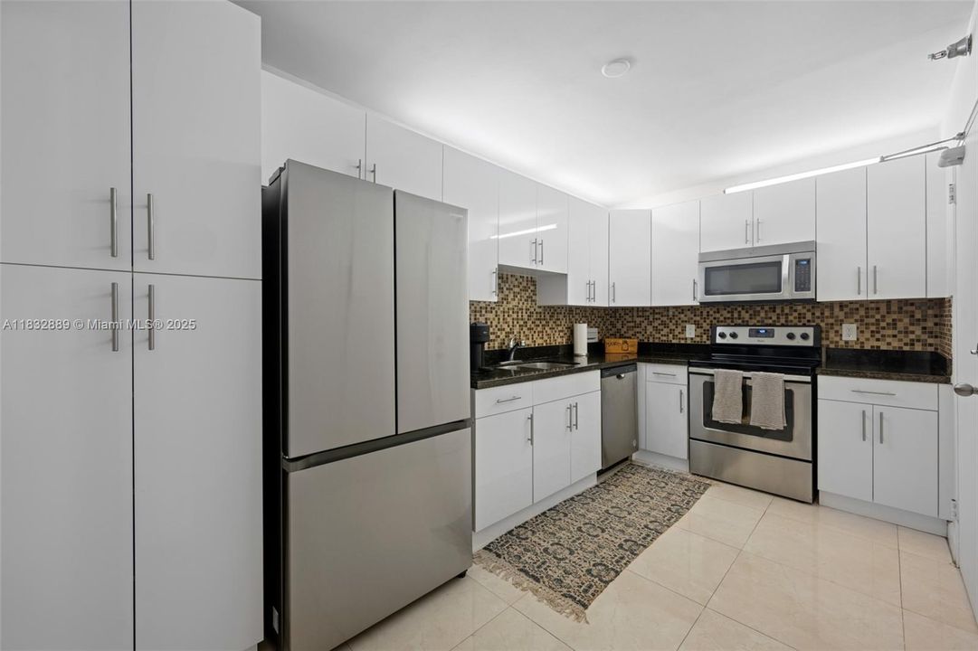 待售: $450,000 (1 贝兹, 1 浴室, 1008 平方英尺)