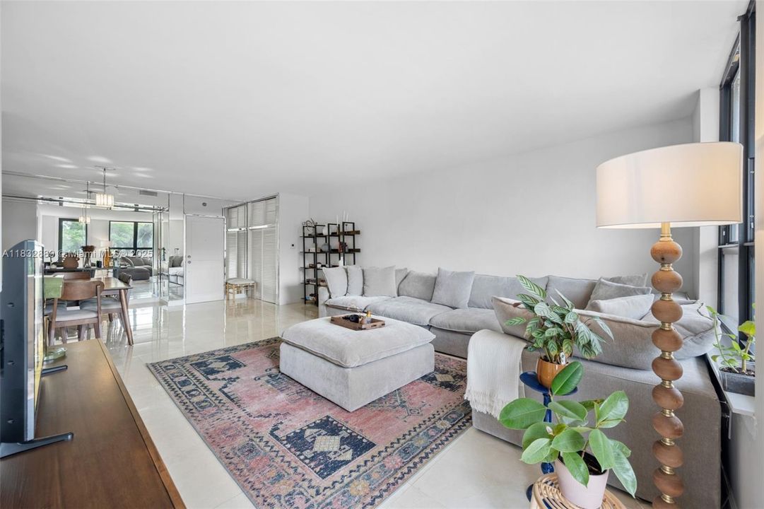 待售: $450,000 (1 贝兹, 1 浴室, 1008 平方英尺)