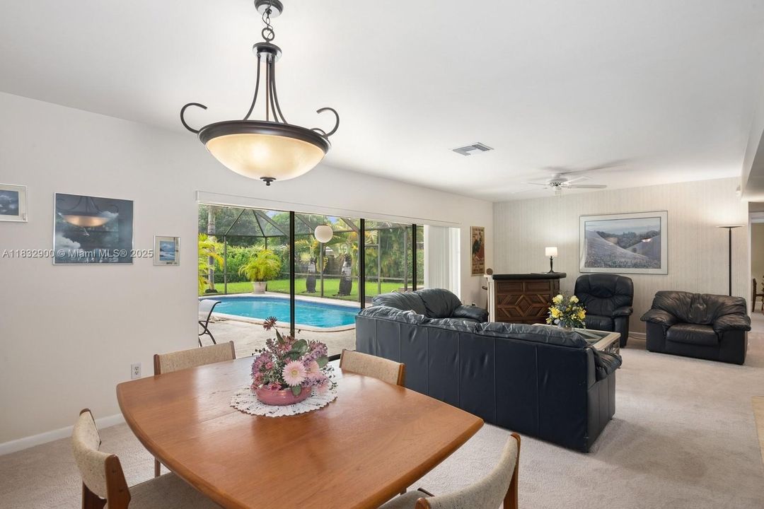 Recently Sold: $1,000,000 (3 beds, 2 baths, 1962 Square Feet)