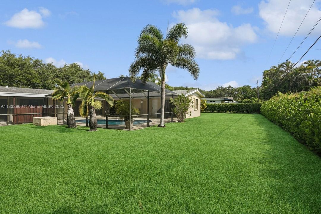 Recently Sold: $1,000,000 (3 beds, 2 baths, 1962 Square Feet)